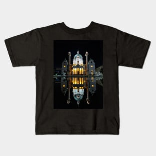 Karlskirche at night Kids T-Shirt